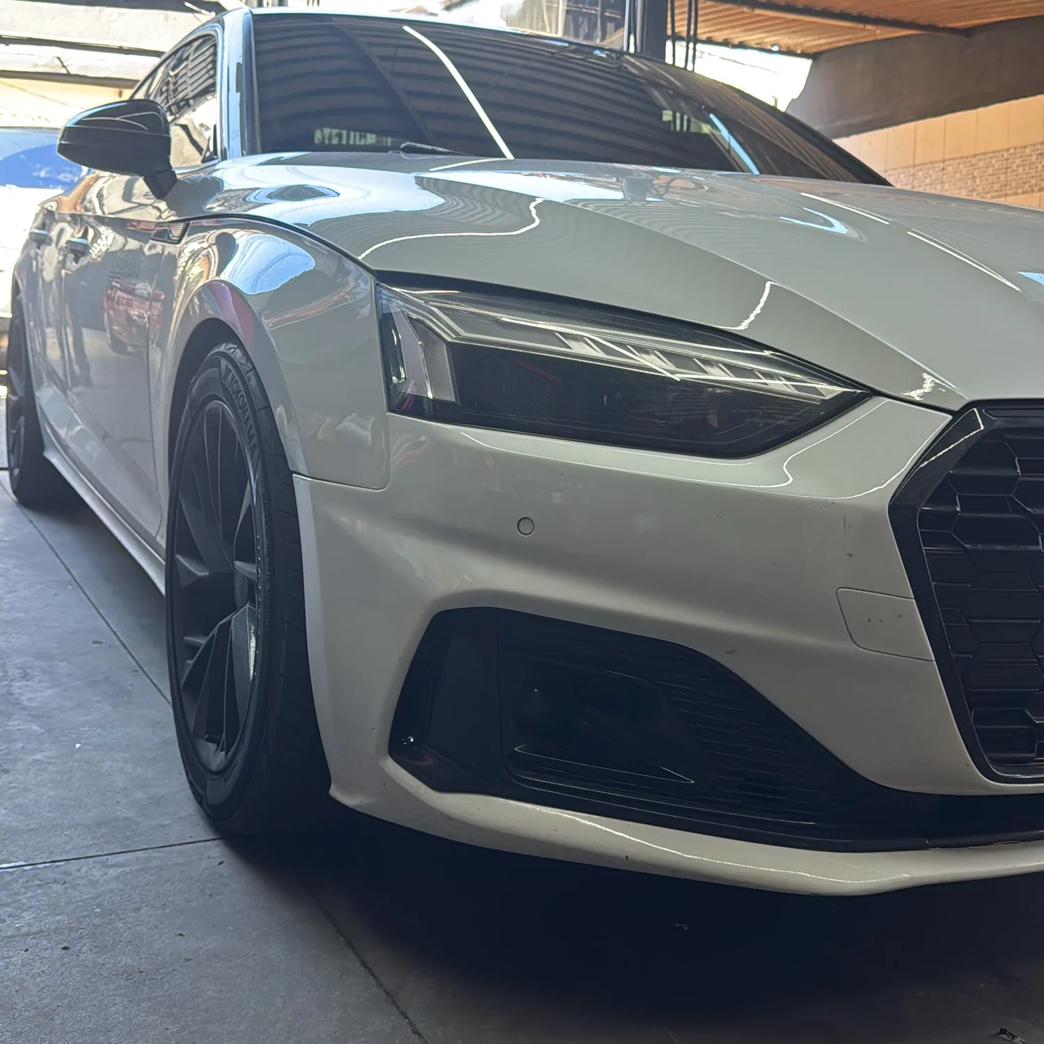 Audi branco com acabamento final realizado na Maximize